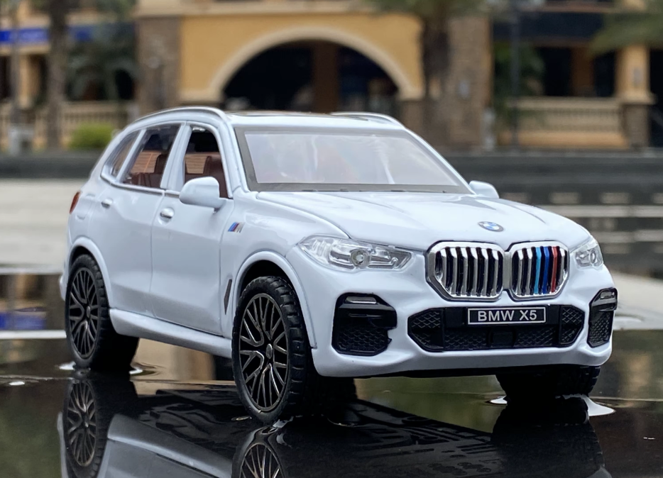 1:28 BMW X5 SUV Simulation Diecast Metal Alloy Model Car Sound Light Pull Back Collection Toy
